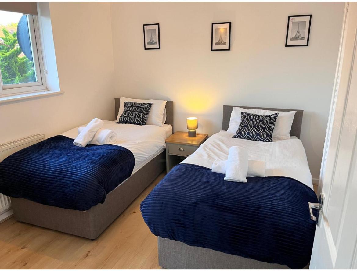 Kettering Service Accomodation 2Brh Freeparking Wifi Smart Tv Tea & Coffee Ngoại thất bức ảnh